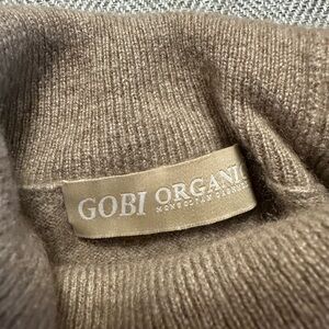 Women’s dark beige organic cashmere sweater
